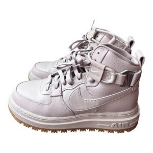 Nike Air Force 1 HIGH UTILITY 2.0 in light bone/ sail colorway
